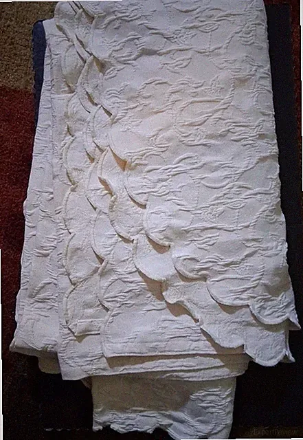 Columbine Cody Beige King Sz Matelassé Coverlet